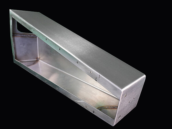 Damit keine Kratzer oder Beschädigungen durch den Transport passieren, werden Edelstahlbauteile gut verpackt.