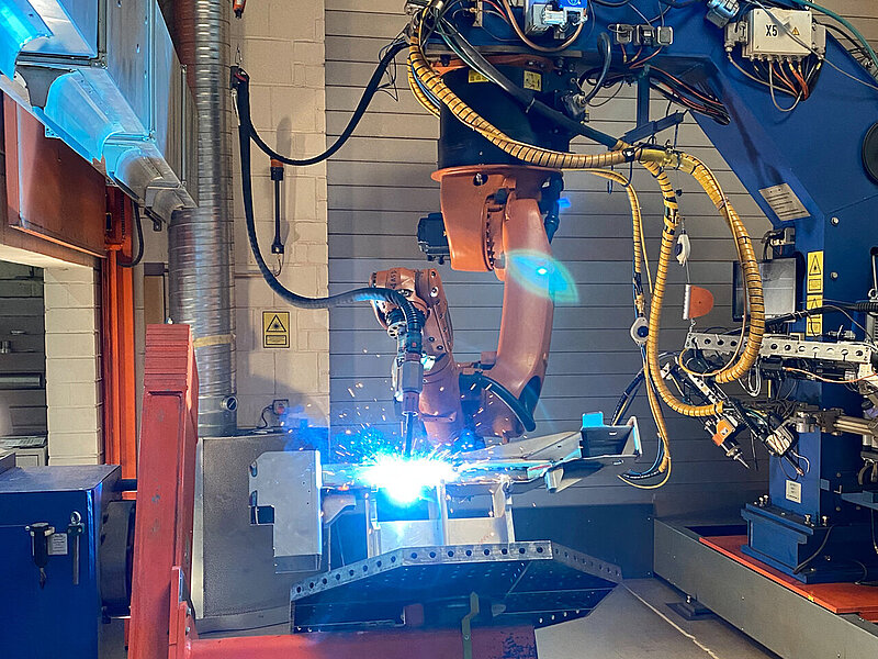 Auf der Roboterschweißanlage lassen sich besonders gut Teile schweißen, bei denen es auf höchste Güte und geringen Verzug ankommt.