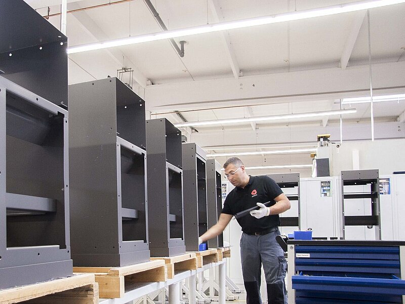 Wir fertigen Ihr Industrieprodukt und beraten Sie von der Konstruktion bis zu Ihrem Logistikkonzept.