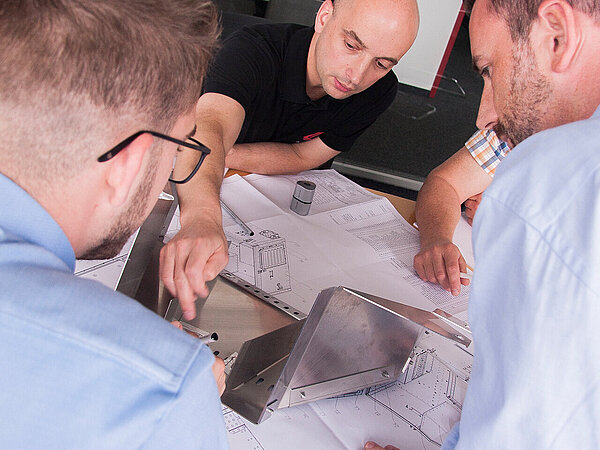 Arnold designs your sheet metal assemblies, enclosures, and individual parts optimized for series production and on demand.
