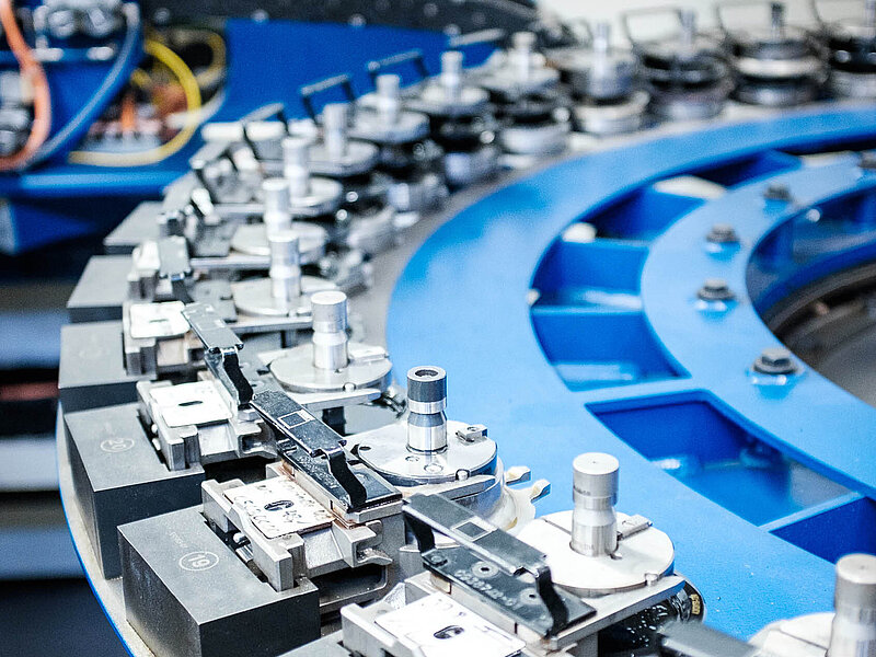 Vollautomatisierte Stanz- und Laserkombination