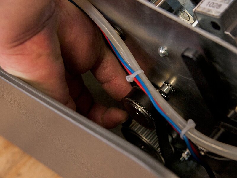 Einbau und Funktionstest mechatronischer Komponenten.